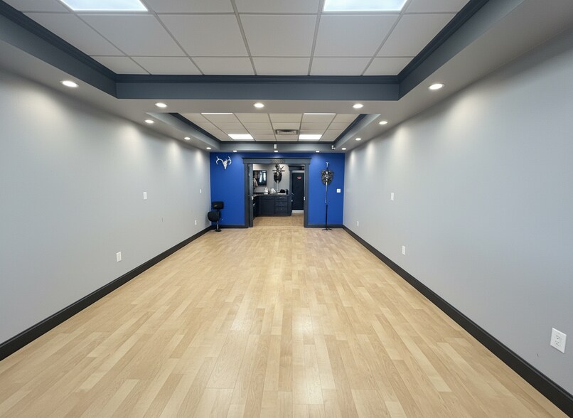 More Photos Of 123-127 Merrick Rd, Amityville Storefront For Lease