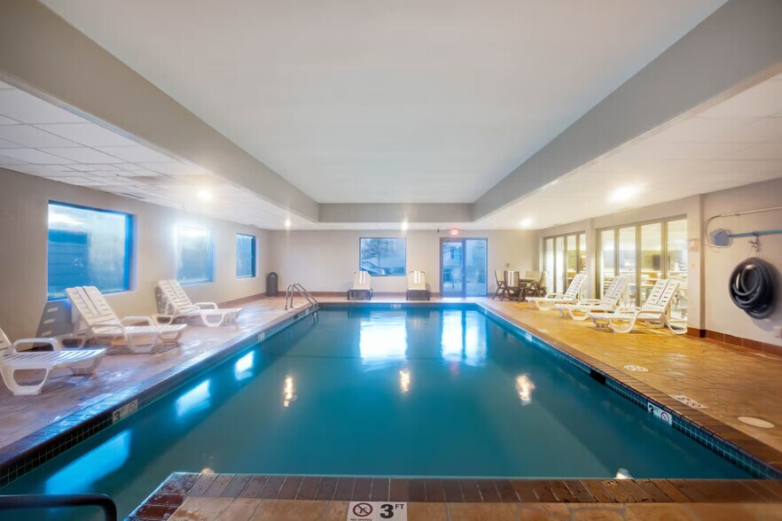 More Photos Of 1201 Avenue H, Carter Lake Hotel For Sale