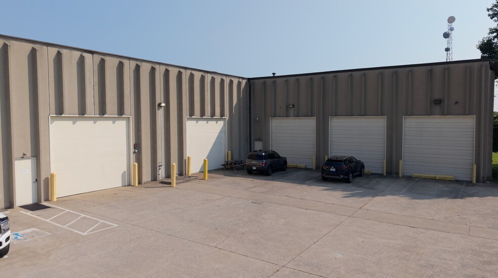More Photos Of 475 Angliana Ave, Lexington Warehouse For Lease