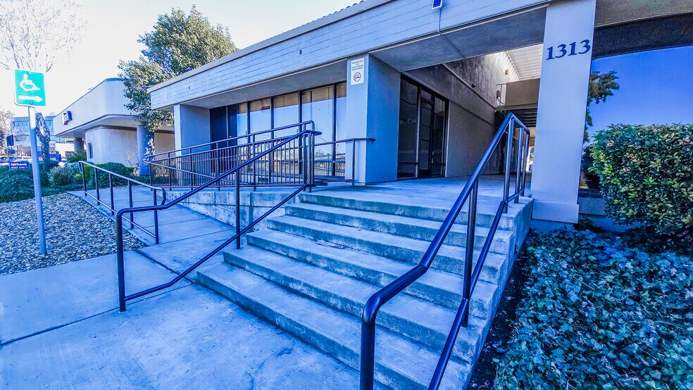 More Photos Of 1313 Travis Blvd, Fairfield Medical For Lease