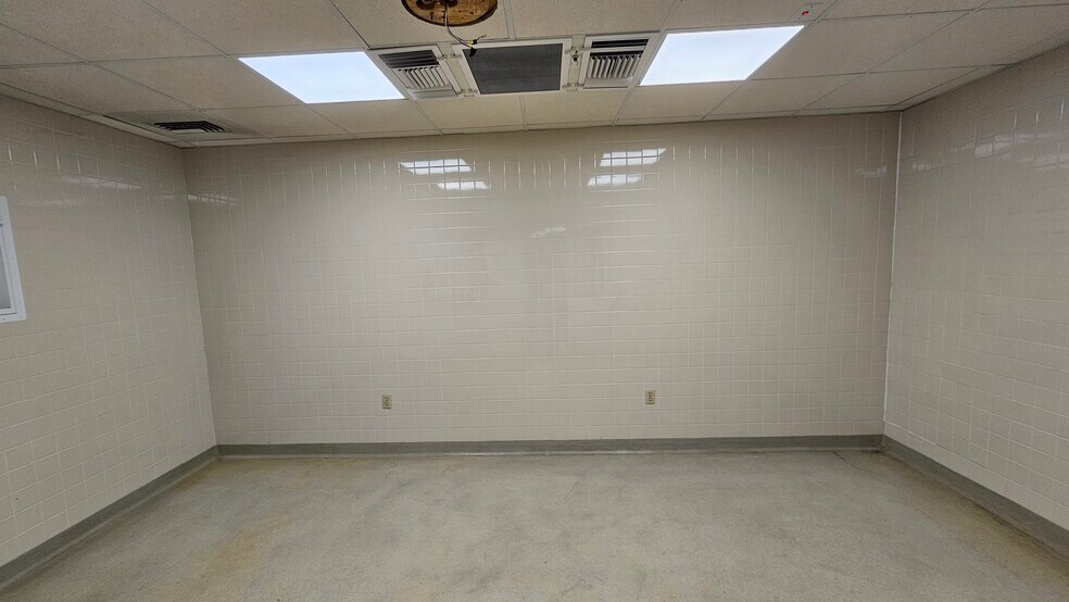 More Photos Of 1340 Lincoln Way E, Chambersburg Office For Lease