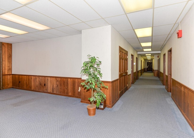 More Photos Of 931 Meridian St, Anderson Office For Sale