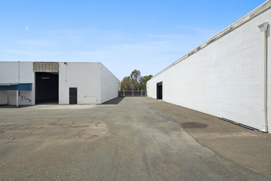More Photos Of 2475 Bluebell Dr, Santa Rosa Industrial For Lease