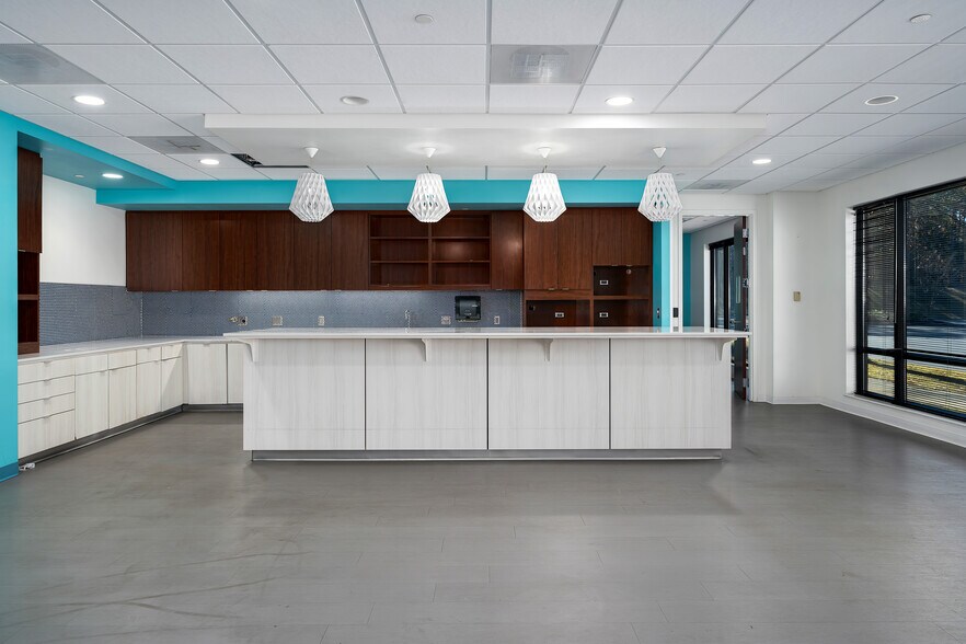 More Photos Of 2500 Corporate Dr, Birmingham Office For Sale