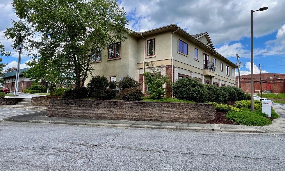 More Photos Of 421 S Church St, Hendersonville Office For Sale