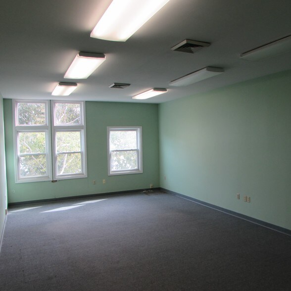 More Photos Of 7 Oak Hill Ter, Scarborough Office For Lease