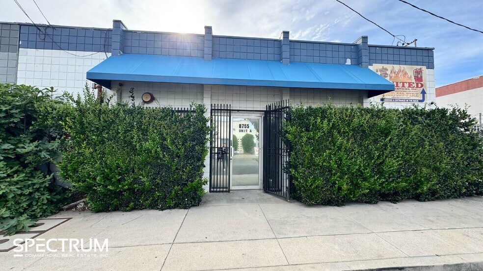 More Photos Of 8755 Remmet Ave, Canoga Park Warehouse For Lease