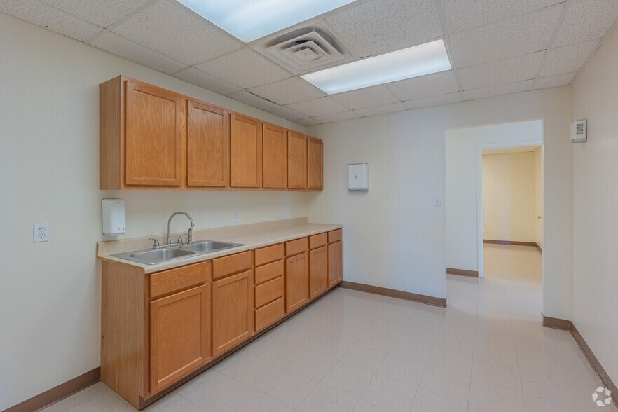 More Photos Of 3401 E State Highway 158, Midland Warehouse For Lease