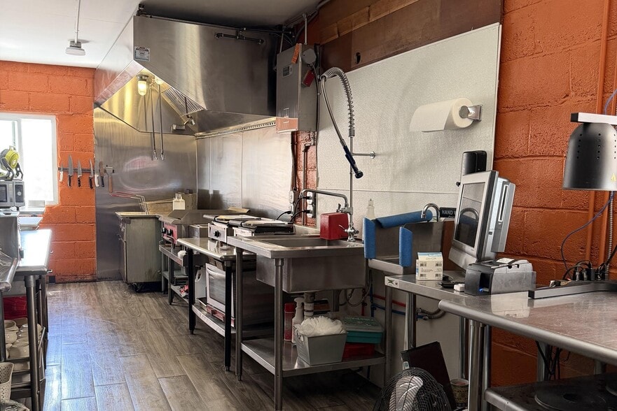 More Photos Of 212 Mill St, Bristol Storefront For Lease
