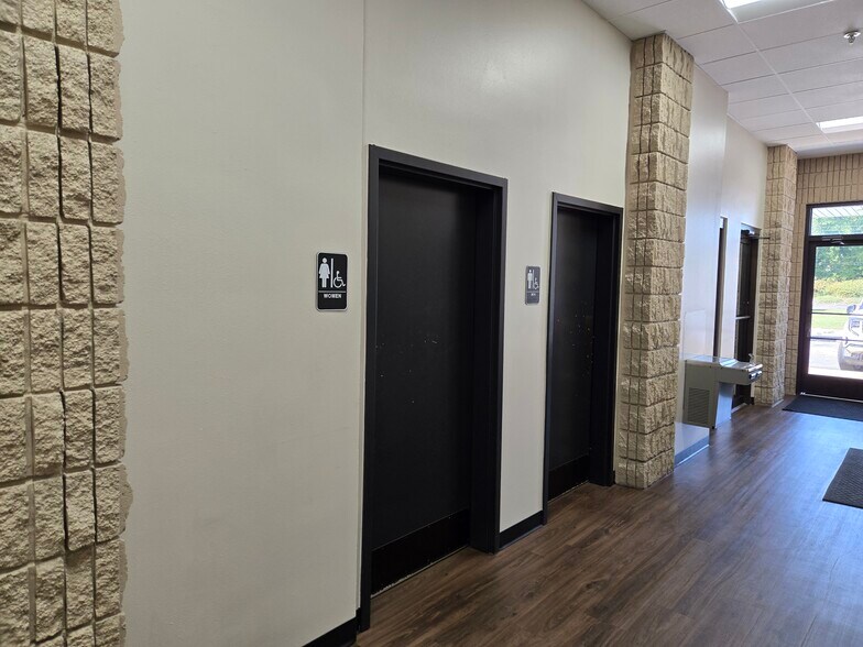 More Photos Of 705 Illinois Ave, Joplin Unknown For Lease