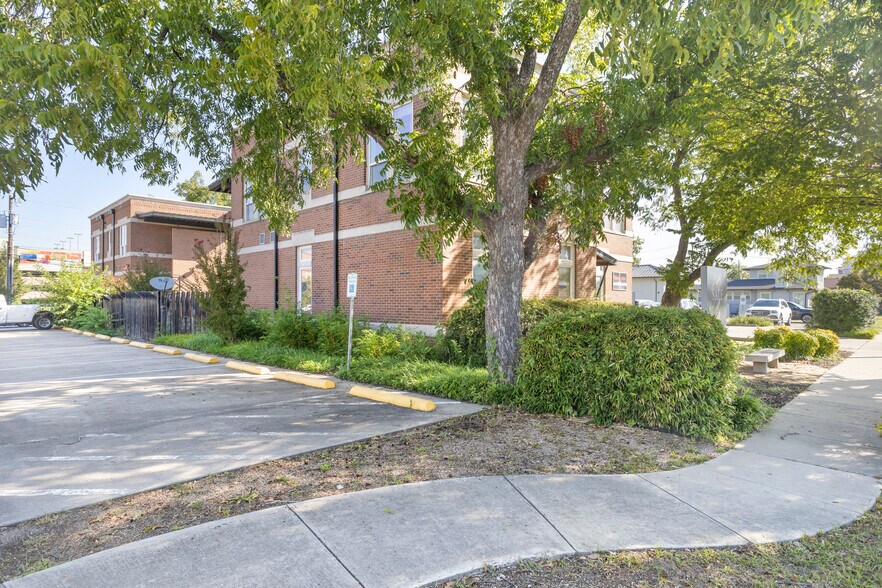 More Photos Of 814 Pennsylvania Ave, Fort Worth Loft Creative Space For Sale