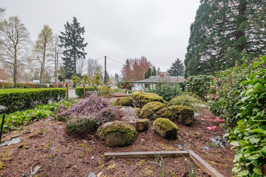 More Photos Of 5198 Skyline Rd S, Salem Multifamily For Sale