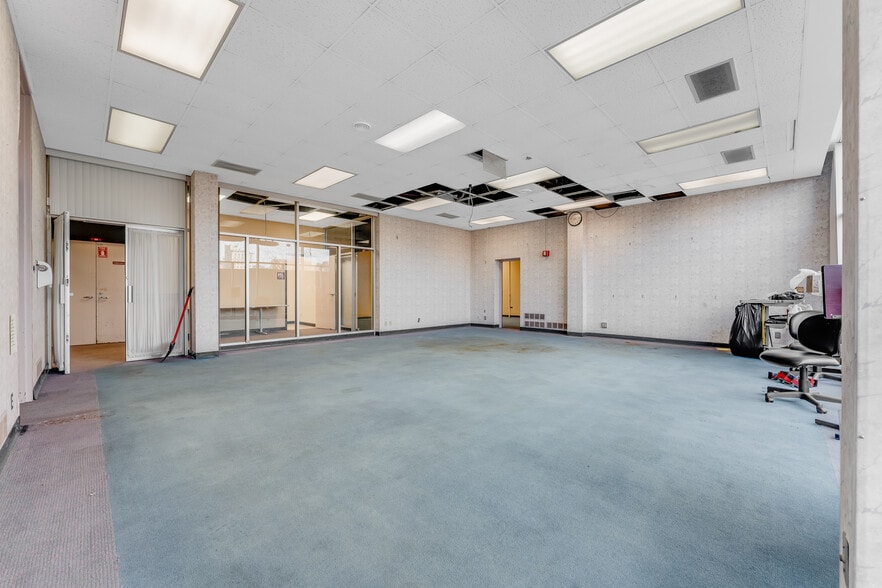 More Photos Of 214 Merchant St, Fairmont Bank For Sale