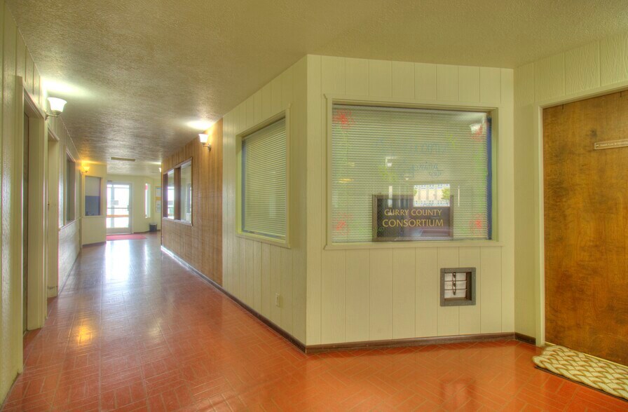 More Photos Of 29820 Ellensburg Ave, Gold Beach Office For Sale