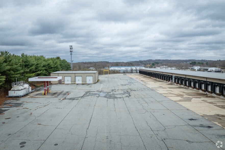 More Photos Of 55 Industrial Rd, Cumberland Truck Terminal For Lease