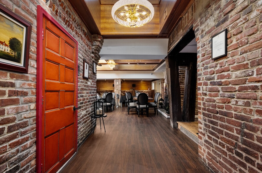 More Photos Of 110 S Pitt St, Alexandria Storefront Retail Residential For Sale