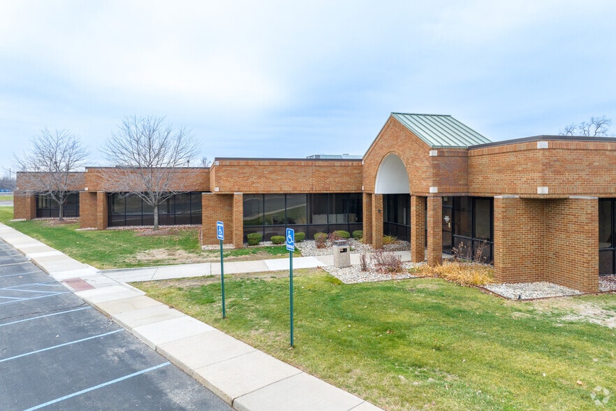 More Photos Of 14555 Rotunda Dr, Dearborn Office For Sale