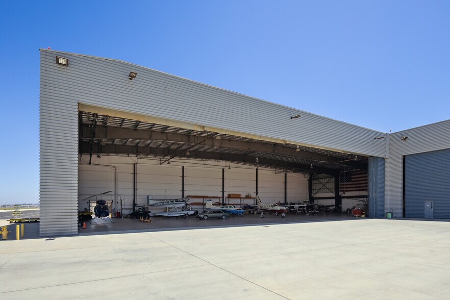 More Photos Of 800 Aviation Dr, Camarillo Airplane Hangar For Sale