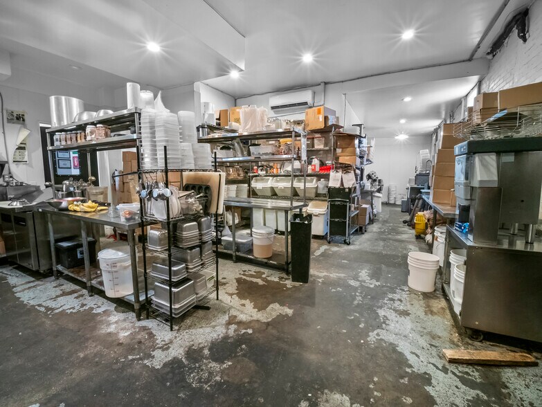 More Photos Of 1944 E 4th St, Long Beach Storefront Retail Residential For Sale