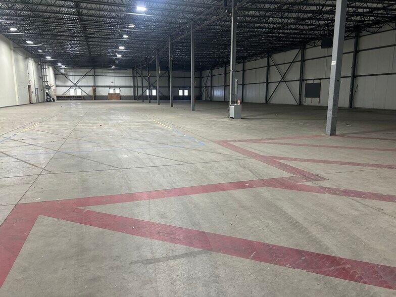 More Photos Of 55 Wentworth Ave, Londonderry Light Distribution For Lease