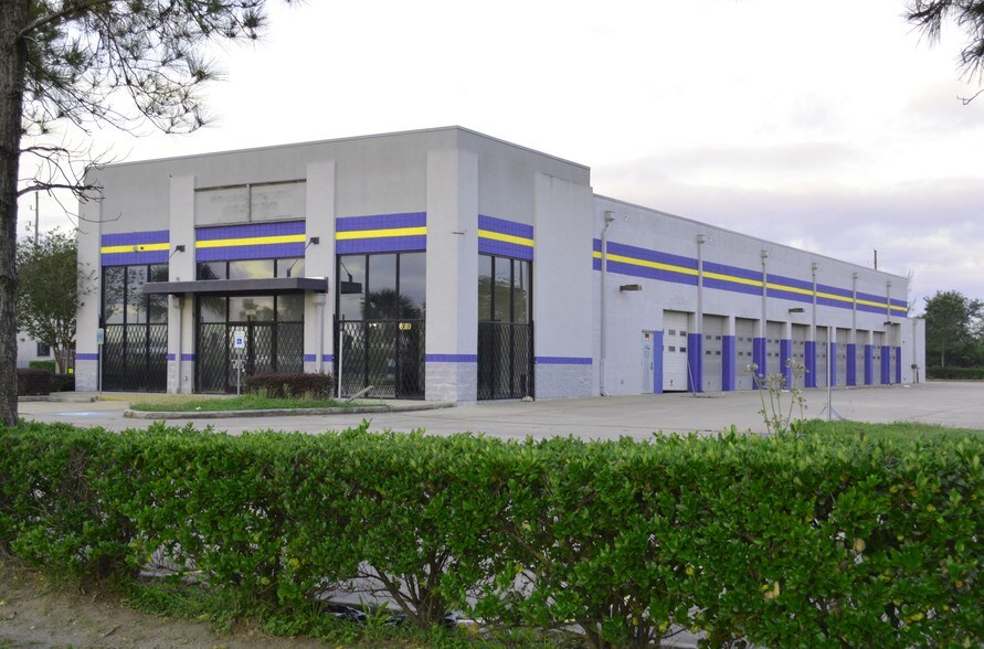 More Photos Of 11017 North Fwy, Houston Freestanding For Lease
