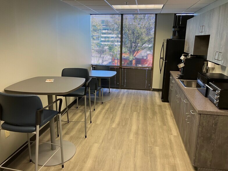 More Photos Of 2714 Union Avenue Ext, Memphis Office For Sale