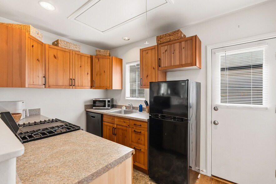 More Photos Of 215 Lolita St, Encinitas Apartments For Sale