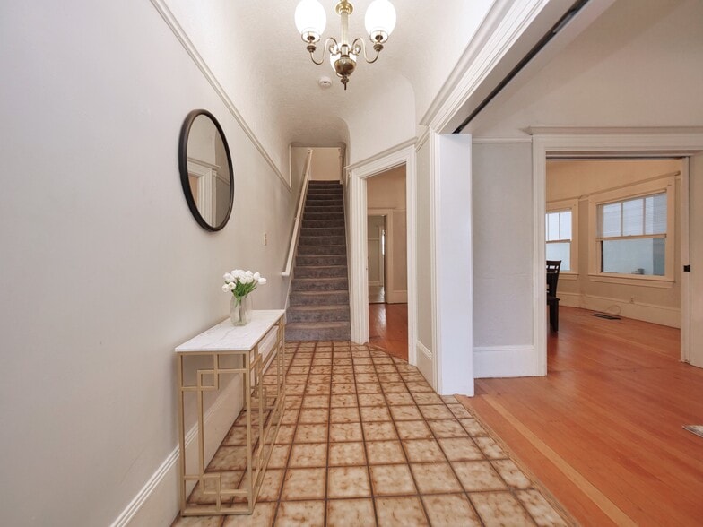 More Photos Of 1901-1903 H St, Sacramento Apartments For Sale