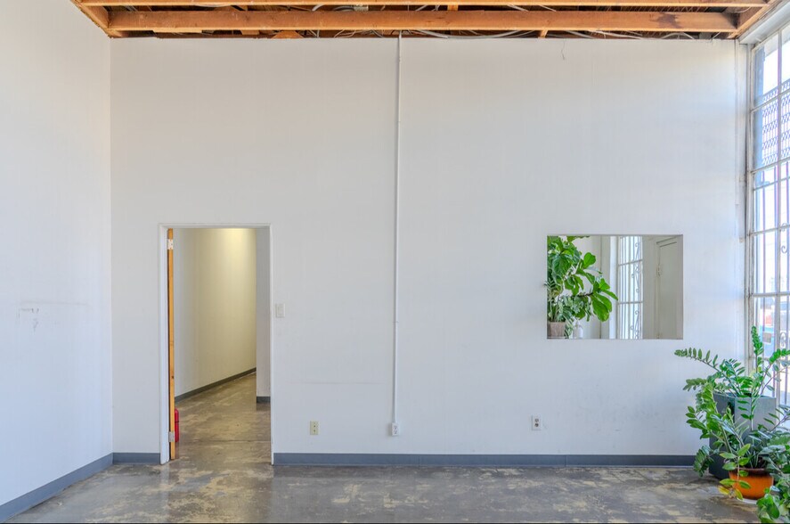 More Photos Of 2900 E 11th St, Los Angeles Warehouse For Lease