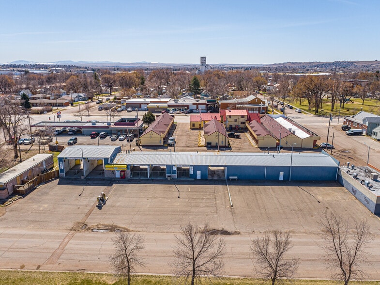 More Photos Of 720 1st Ave, Great Falls Carwash For Sale