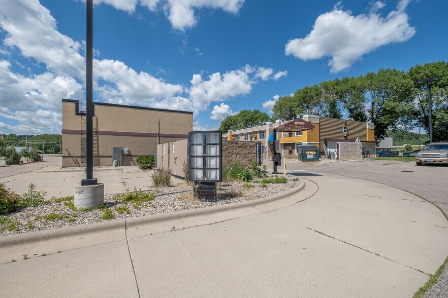 More Photos Of 101 W Lind St, Mankato Fast Food For Lease