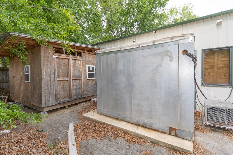 More Photos Of 1704-1710 W Main St, Central Restaurant For Lease