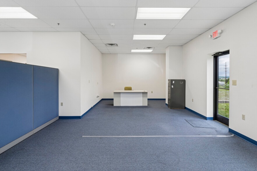 More Photos Of 2200 E Fairview Ave, Johnson City Warehouse For Sale