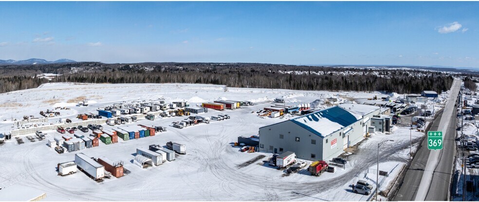 More Photos Of 2711-2715 Louis-XIV Boul, Québec Manufacturing For Lease