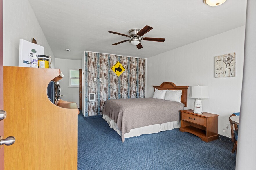 More Photos Of 787 N Central Blvd, Coquille Hotel For Sale