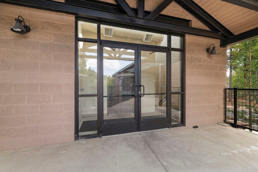 More Photos Of 1600 W University Ave, Flagstaff Medical For Sale