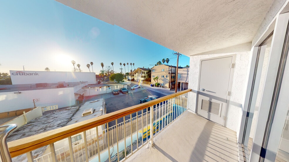 More Photos Of 1940 Garnet Ave, San Diego Medical For Sale