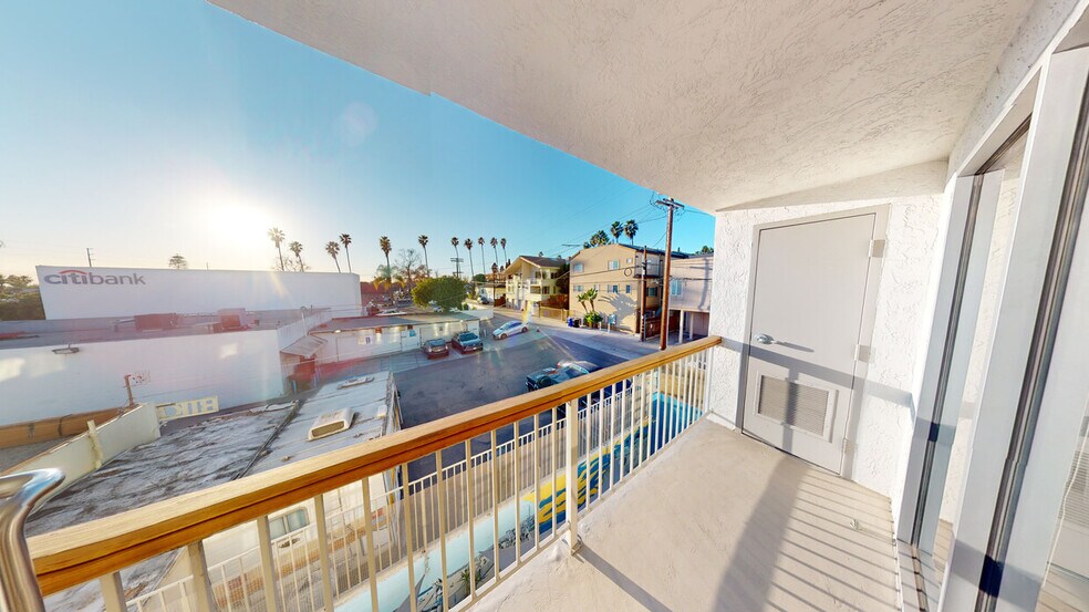 More Photos Of 1940 Garnet Ave, San Diego Medical For Sale