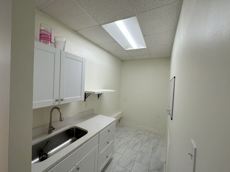 More Photos Of , Baton Rouge Office For Sale