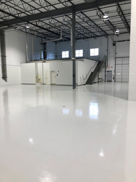 More Photos Of 340 Marshall Ave, Aurora Warehouse For Sale