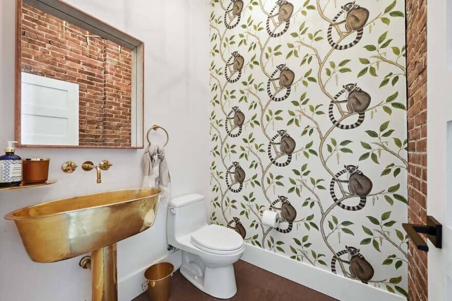 More Photos Of 443 Walnut St, Sewickley Flex For Sale