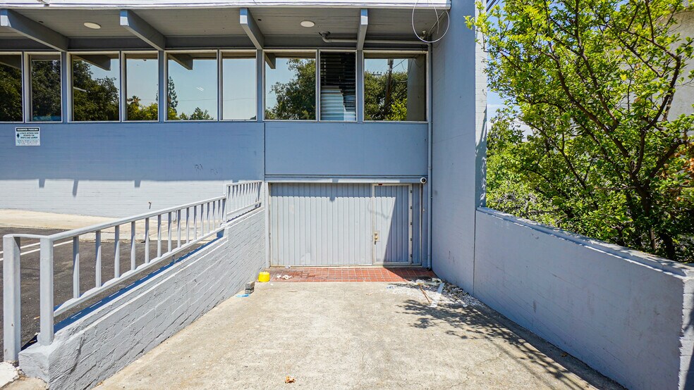 More Photos Of 370 W Sierra Madre Blvd, Sierra Madre Storefront For Lease