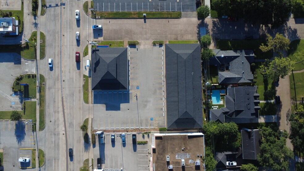 More Photos Of 14501-14525 Memorial Dr, Houston Unknown For Lease