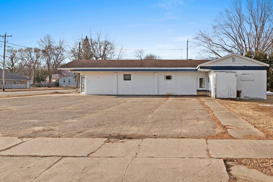 More Photos Of 302 Collins Ave, Oconto General Retail For Sale