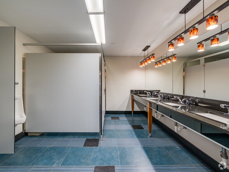 More Photos Of 10800 Biscayne Blvd, Miami Office For Lease