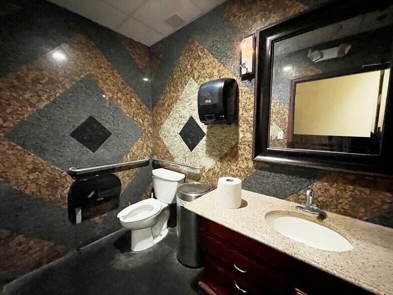 More Photos Of 2501 N Charles St, Baltimore Apartments For Lease