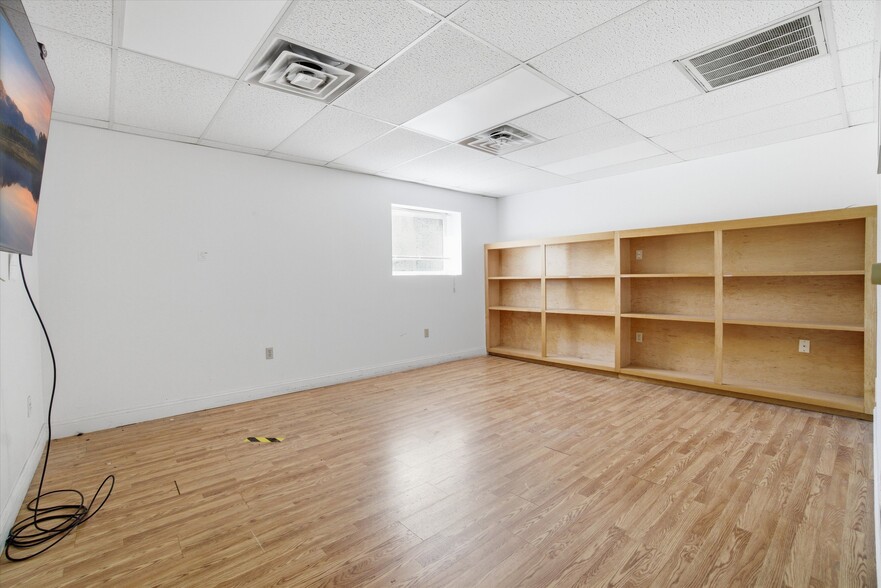 More Photos Of 95 Runnells Bridge Rd, Hollis Manufacturing For Sale