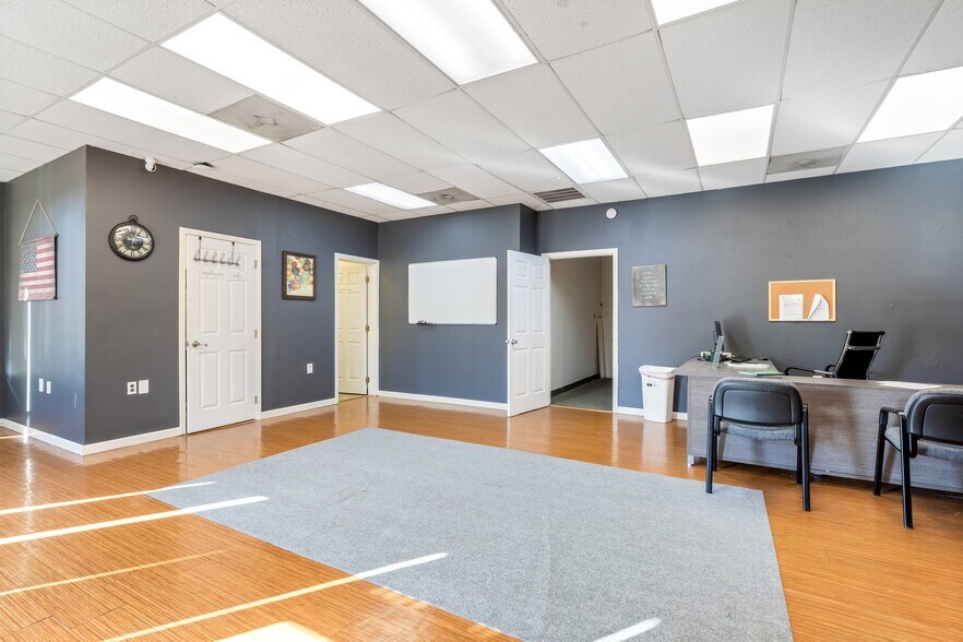 More Photos Of 516-522 Benham St, Bonne Terre Office For Lease