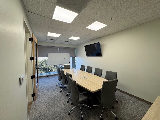 More Photos Of 2800 S Texas Ave, Bryan Office For Lease