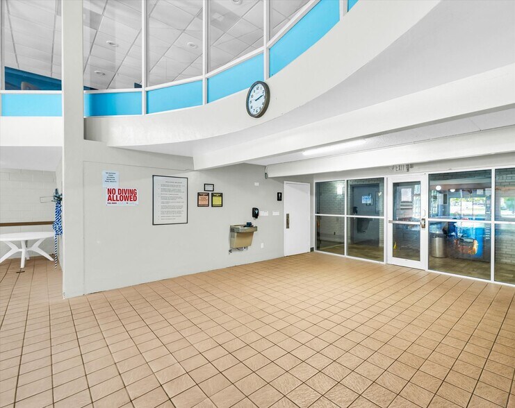 More Photos Of 1907 N Cunningham Ave, Urbana Hotel For Sale